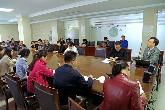 聚精会神谋发展，高端咨询显身手——中国青年政治学院徐明教授为棉花中心讲授专题党课